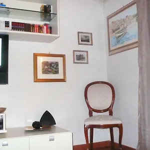 Via Ugo Betti Alloggio in famiglia