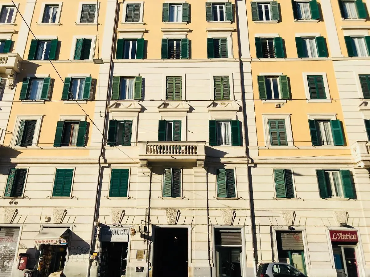 Roman Holiday Accommodation Colosseum 0*, Rome Italy