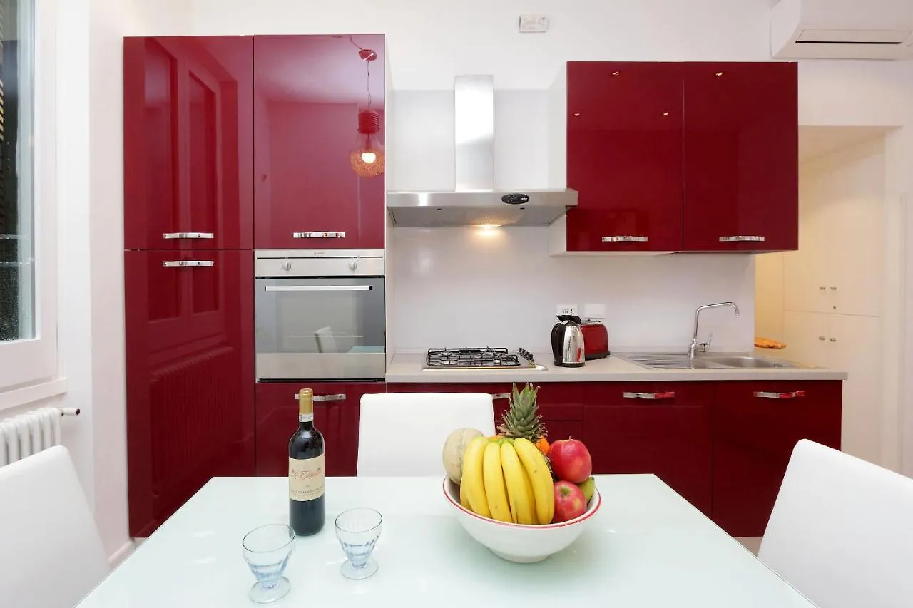 Roman Holiday Accommodation Colosseum Italy